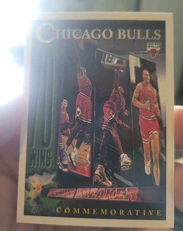 1996-97 Topps #72 Michael Jordan Chicago Bulls 72 Wins Commemorative Record Breaker — front