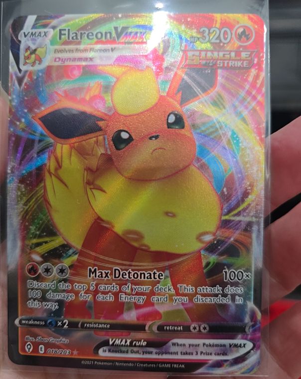 2021 Pokémon TCG Evolving Skies #018 Flareon VMAX — front