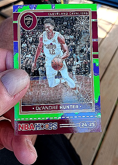 2024-25 Panini NBA Hoops #109 De'Andre Hunter — front