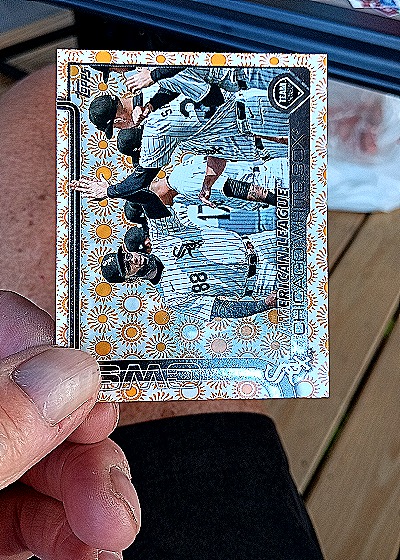 2025 Topps Series 2 #352 Chicago White Sox Holiday Sun — front