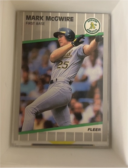 1989 Fleer #17 Mark McGwire — front