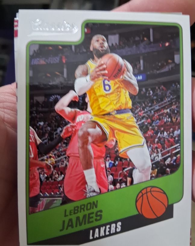 2021-22 Panini Chronicles #151 LeBron James — front