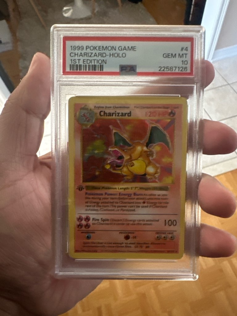 1999 Pokémon #4 Charizard — front