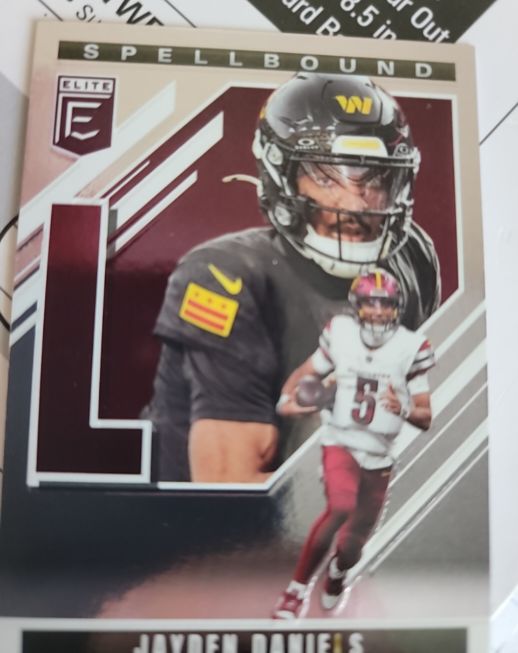 2025 Panini Donruss Elite #13 Jayden Daniels Spellbound — front