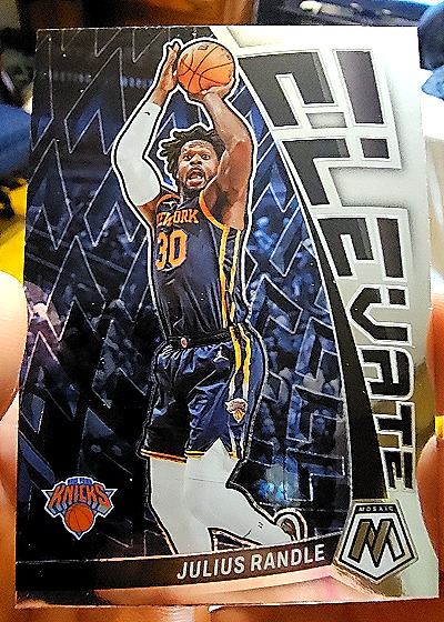 2022-23 Panini Mosaic #8 Julius Randle Elevate — front
