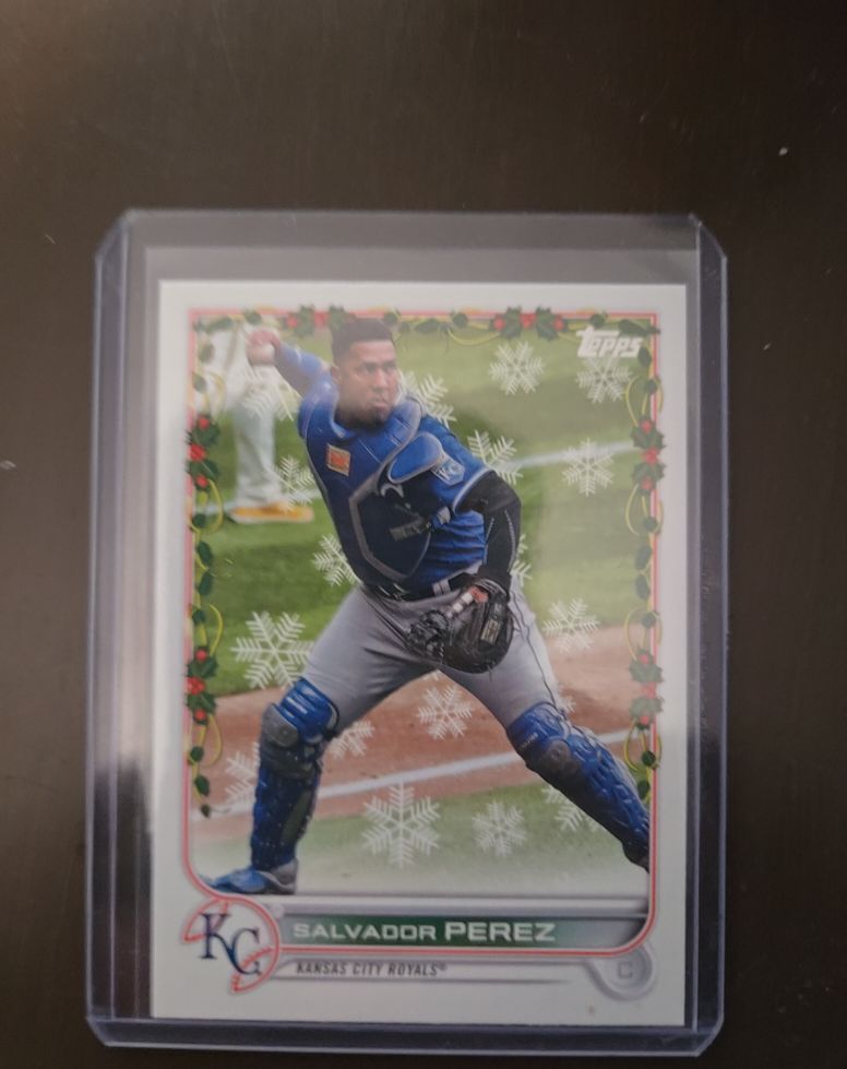 2022 Topps Holiday #HW51 Salvador Perez — front