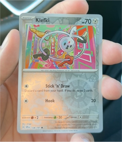 2024 Pokémon SV08 Surging Sparks #128 Klefki — front