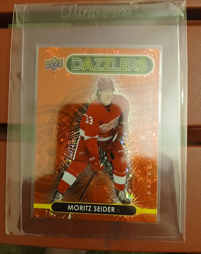2021-22 Upper Deck Series 2 Dazzlers Orange #DZ-67 Moritz Seider — front