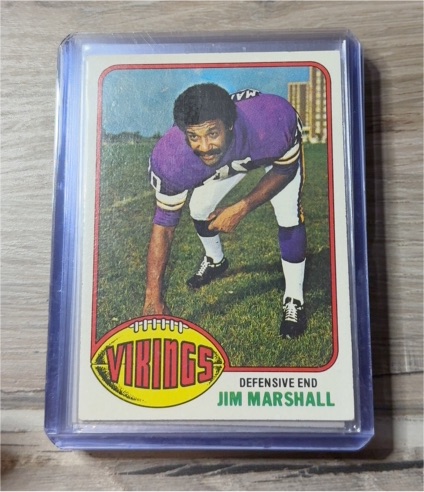 1976 Topps #385 Jim Marshall — front