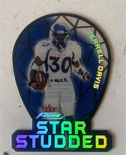 2000 Fleer Focus #12 Terrell Davis — front