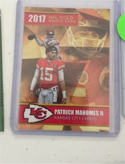 2017 Panini NFL Gold Rookie Card Patrick Mahomes II — front
