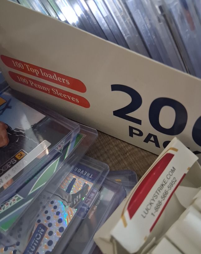 Lot Of : 1 Pack (Toploaders &Penny Sleeves) — front