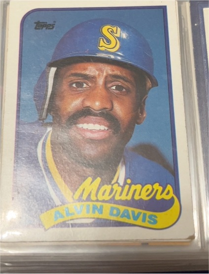 1989 Topps #687 Alvin Davis — front