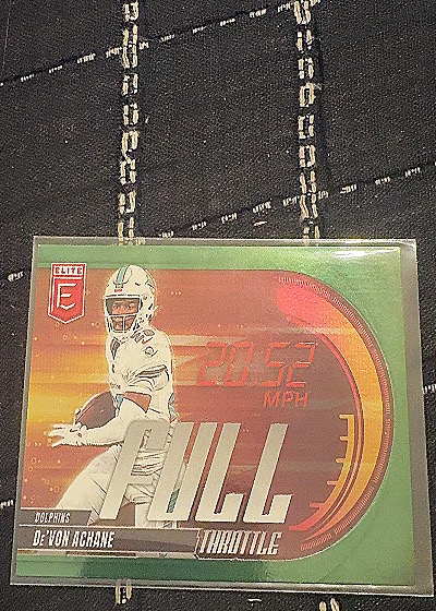 2025 Panini Donruss Elite #13 De'Von Achane Full Throttle Green — front