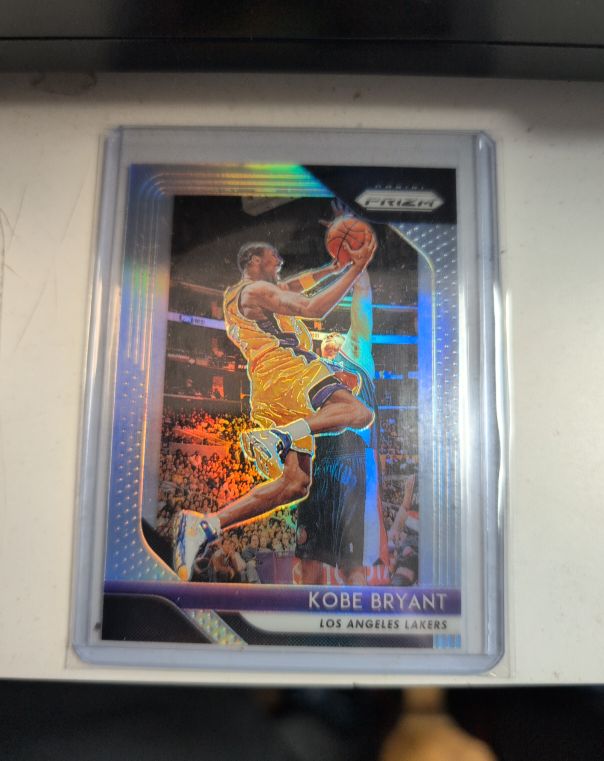 2018-19 Panini Prizm #15 Kobe Bryant — front
