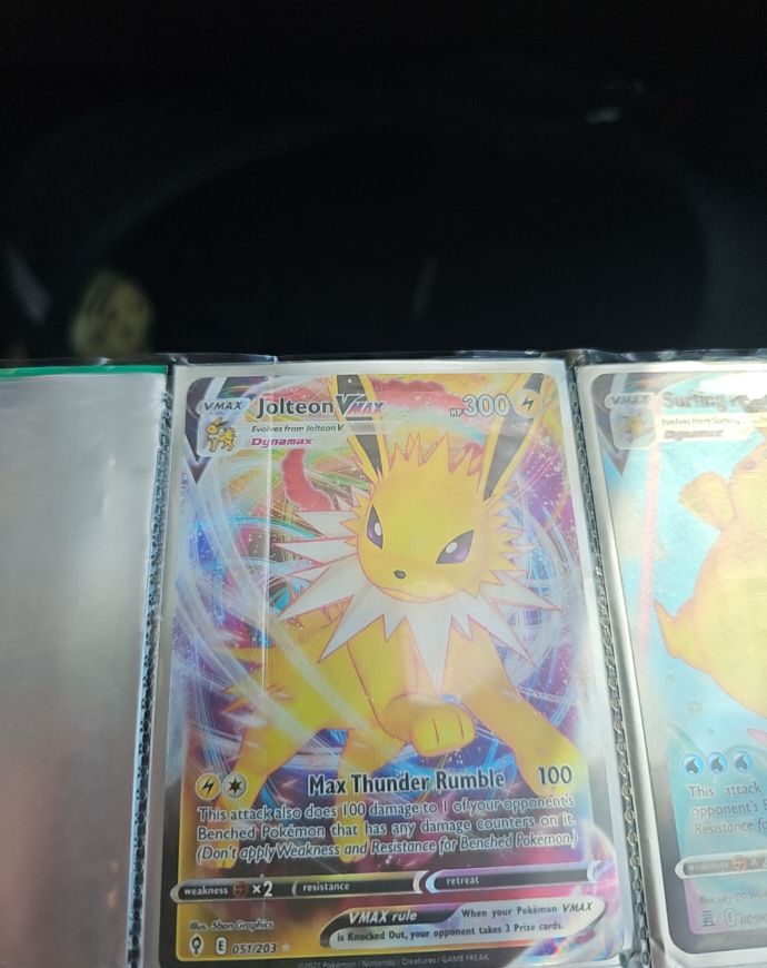 2021 Pokémon Evolving Skies #051 Jolteon VMAX — front