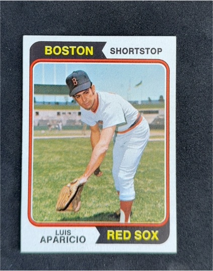 1974 Topps #61 Luis Aparicio — front