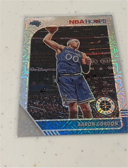 2019-20 Panini NBA Hoops Premium Stock #137 Aaron Gordon — front