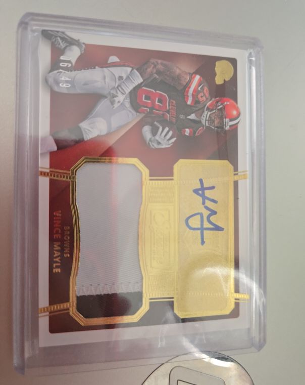 2016 Panini National Treasures #6/9 Vince Mayle — front