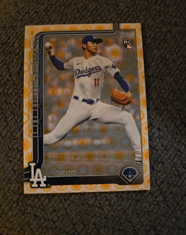 2025 Topps Series 2 #558 Roki Sasaki — front