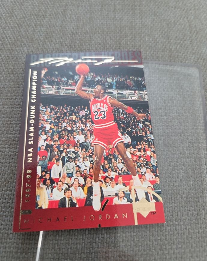 1994 Upper Deck Basketball Heroes #39 Michael Jordan — front