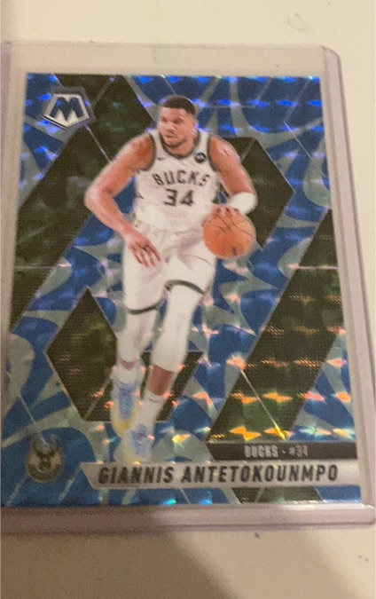 2024-25 Panini Mosaic #13 Giannis Antetokounmpo — front
