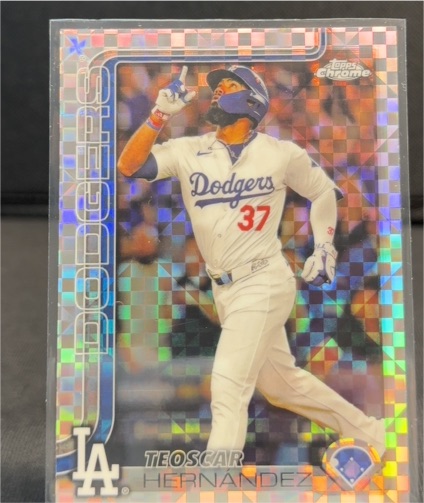 2025 Topps Chrome #128 Teoscar Hernandez — front