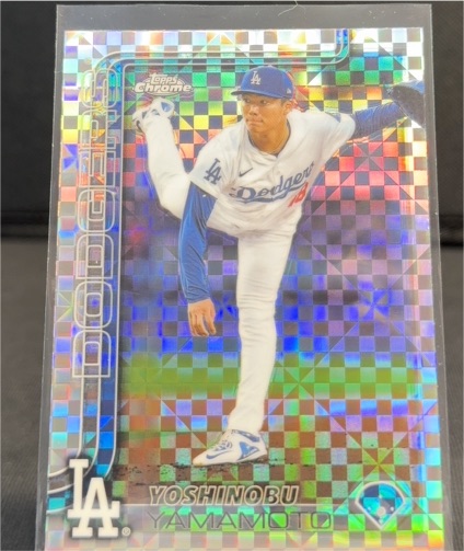 2025 Topps Chrome #179 Yoshinobu Yamamoto — front