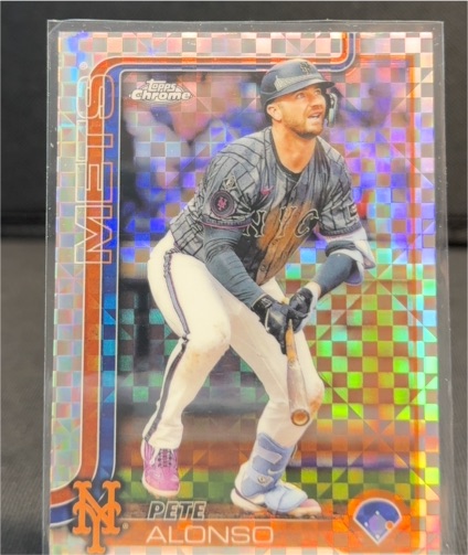 2025 Topps Chrome #136 Pete Alonso — front