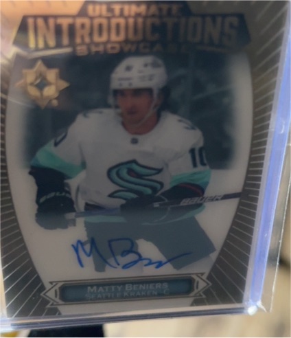 2022-23 Upper Deck Ultimate Introductions #UI-10 Matty Beniers — front