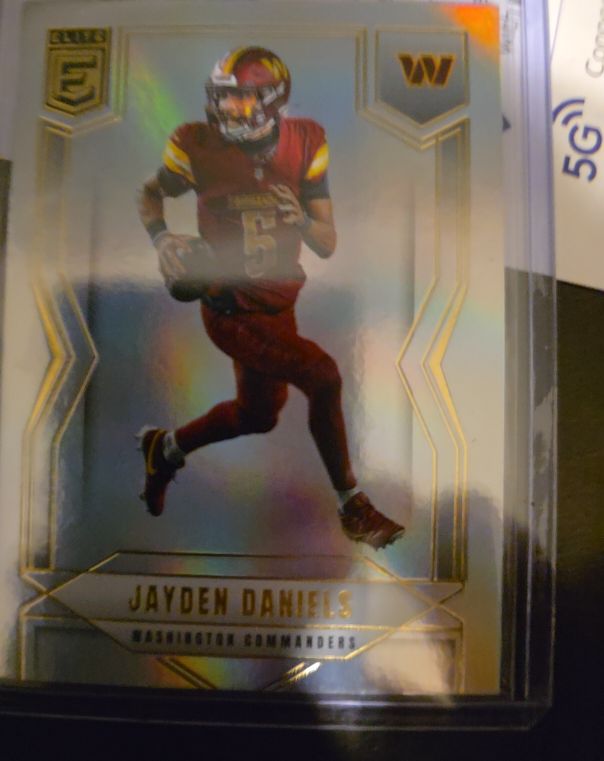 2025 Panini Donruss Elite #1 Jayden Daniels — front