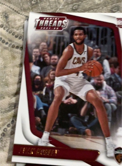 2021-22 Panini Chronicles Threads #94 Evan Mobley — front