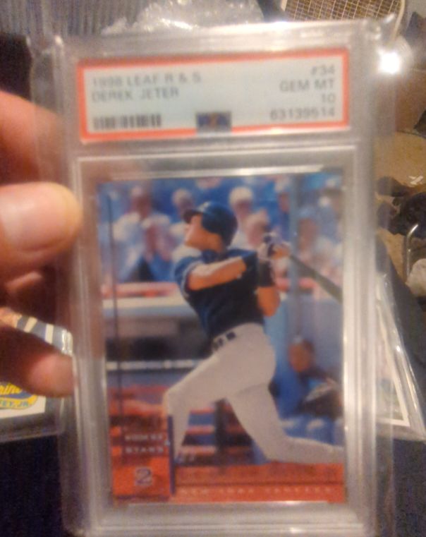 1998 Leaf R & S #734 Derek Jeter — front