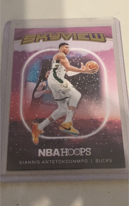 2024-25 Panini NBA Hoops Skyview #7 Giannis Antetokounmpo — front
