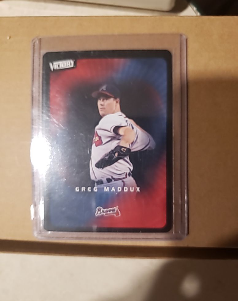 2003 Upper Deck Victory #10 Greg Maddux — front
