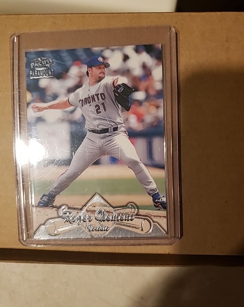 1998 Pacific Paramount #111 Roger Clemens — front