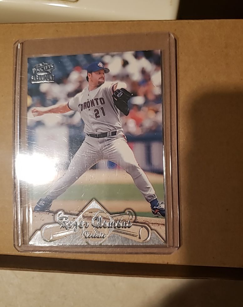 1998 Pacific Paramount #111 Roger Clemens — front