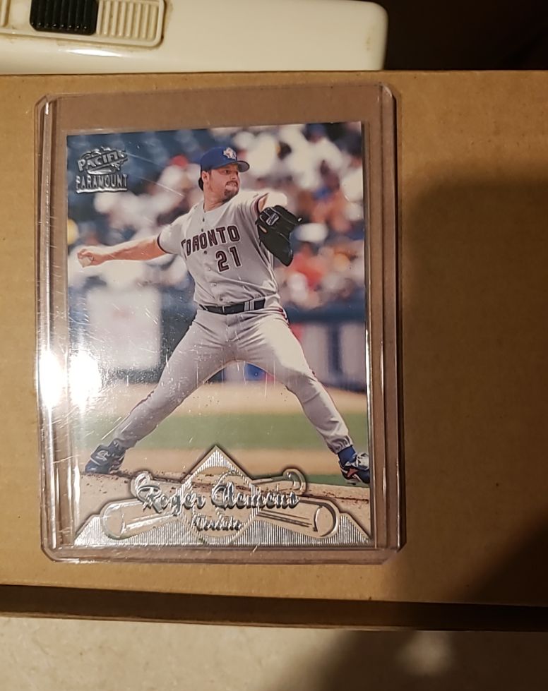 1998 Pacific Paramount #111 Roger Clemens — front