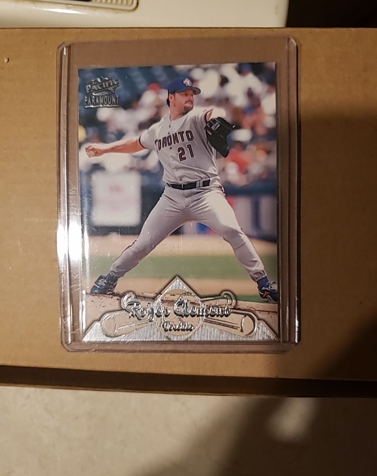 1998 Pacific Paramount #111 Roger Clemens — front