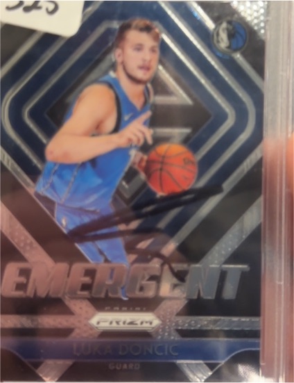 2018-19 Panini Prizm #3 Luka Doncic Emergent Rookie — front