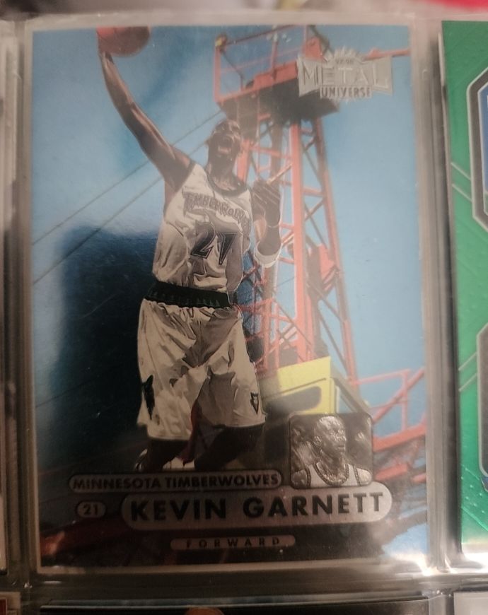 1997-98 Skybox Metal Universe #41 Kevin Garnett — front
