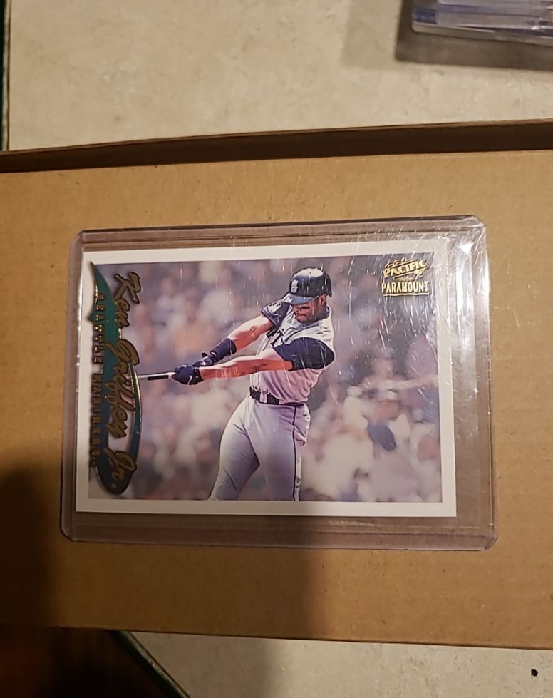 1999 Pacific Paramount #216 Ken Griffey Jr. — front