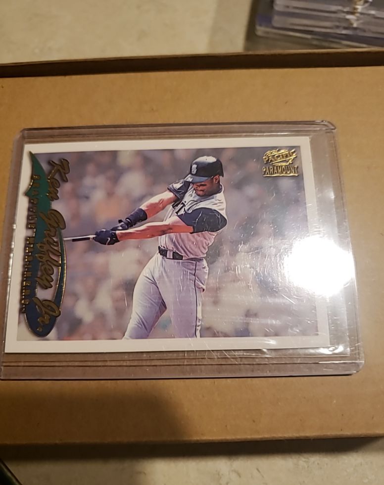 1999 Pacific Paramount #216 Ken Griffey Jr. — front