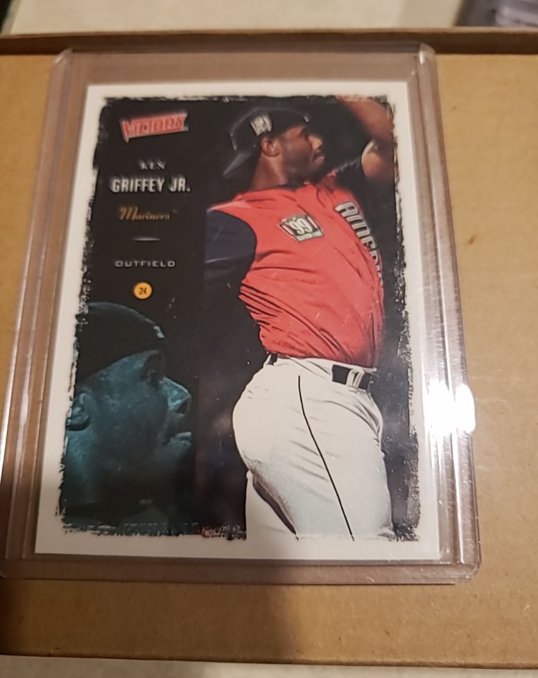 2000 Upper Deck Victory #159 Ken Griffey Jr. — front