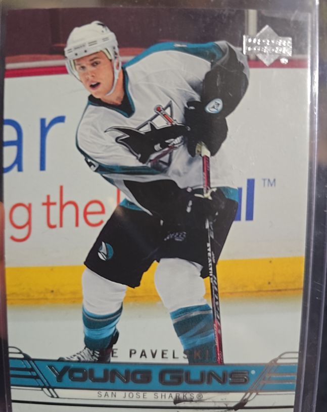 2006-07 Upper Deck #487 Joe Pavelski Young Guns Rookie Card — front