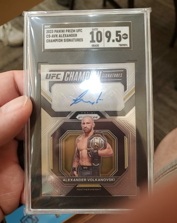 2023 Panini Prizm UFC #CS-AVK Alexander Volkanovski Champion Signatures — front