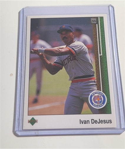 1989 Upper Deck #355 Ivan DeJesus — front