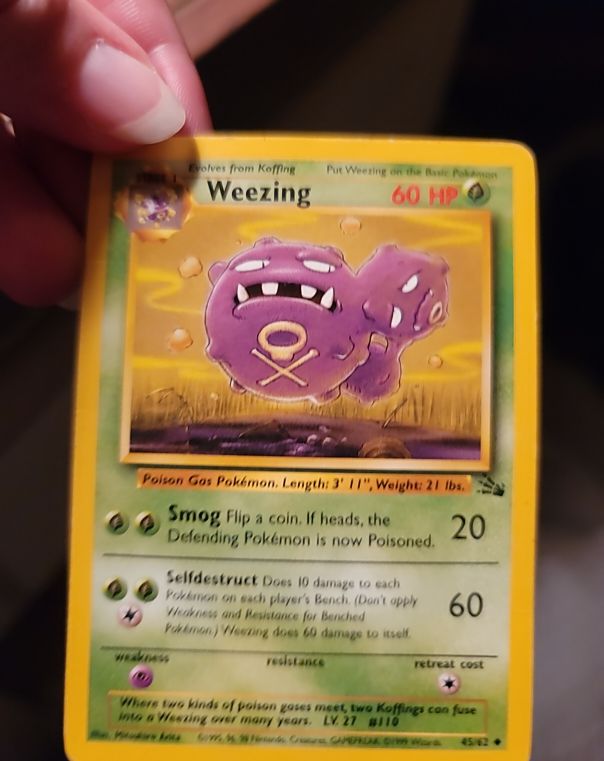 1999 Pokémon Fossil #45 Weezing — front