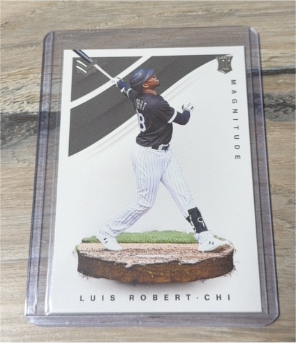 2020 Panini Chronicles Magnitude #13 Luis Robert — front