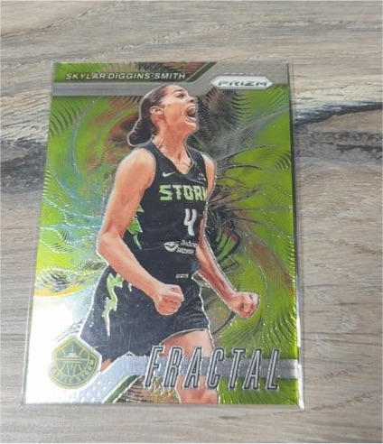 2024 Panini Prizm WNBA #11 Skylar Diggins-Smith Fractal — front